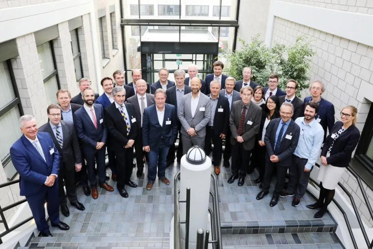 Bild 1: Partner aus Industrie und Wissenschaft trafen sich am 14.11.2017 zum Kick-off des Fraunhofer-Fokusprojekts futureAM in Aachen. (© Fraunhofer ILT, Aachen / Andreas Steindl.)