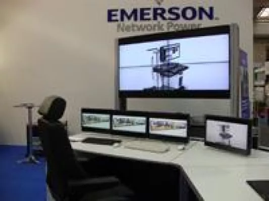 Bild: Neues ergonomisches Leitstellenmobiliar auf der Interschutz 2010 in Leipzig