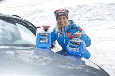 Skistar Eva-Maria Brem kooperiert mit SONAX Bild: Skistar Eva-Maria Brem kooperiert mit SONAX