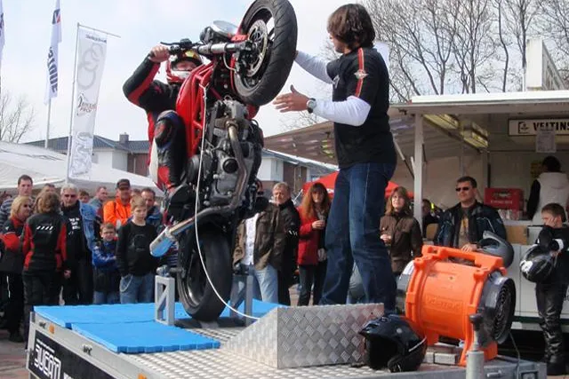 Fahren wie ein Stuntprofi auf der BIKE 2011 in Rheinberg Bild: Fahren wie ein Stuntprofi auf der BIKE 2011 in Rheinberg