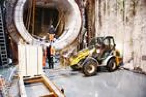 Bild: Hamburger Baumaschinenvermieter im Einsatz beim Bau der U4