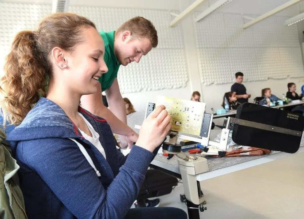 Im Bild: Teilnehmerinnen und Teilnehmer am Girlsday