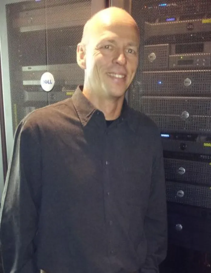 Bernd Rothenberger, Kämmerer, Gemeinde Schlier besucht seine Daten im Rechenzentrum der abakus it AG