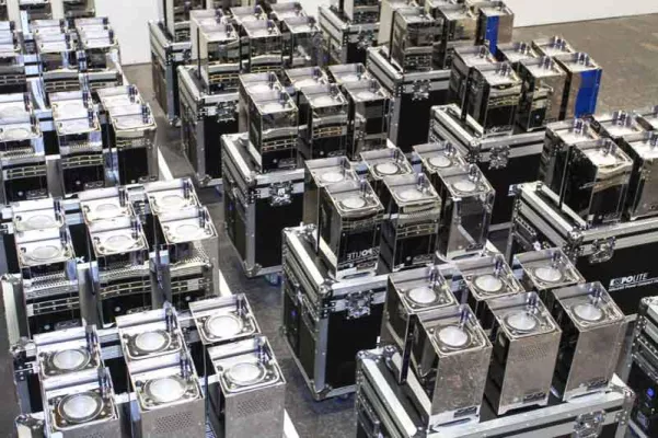 Bild: Expolite AkkuLED Compact bei Kaiser Showtechnik und im „Kino Kaiser“