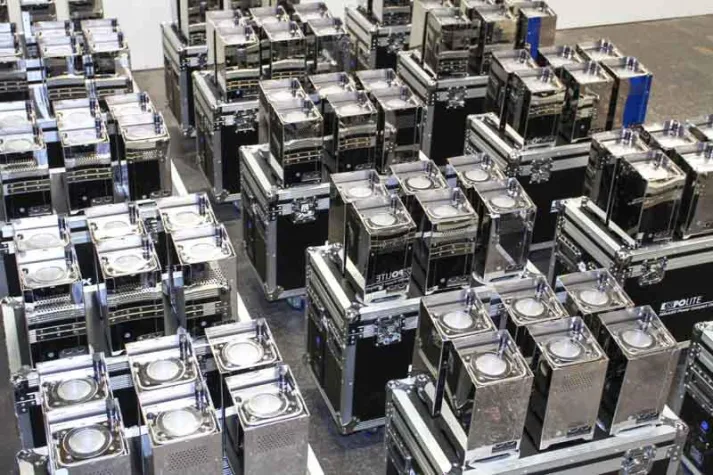 Bild: Expolite AkkuLED Compact bei Kaiser Showtechnik und im „Kino Kaiser“