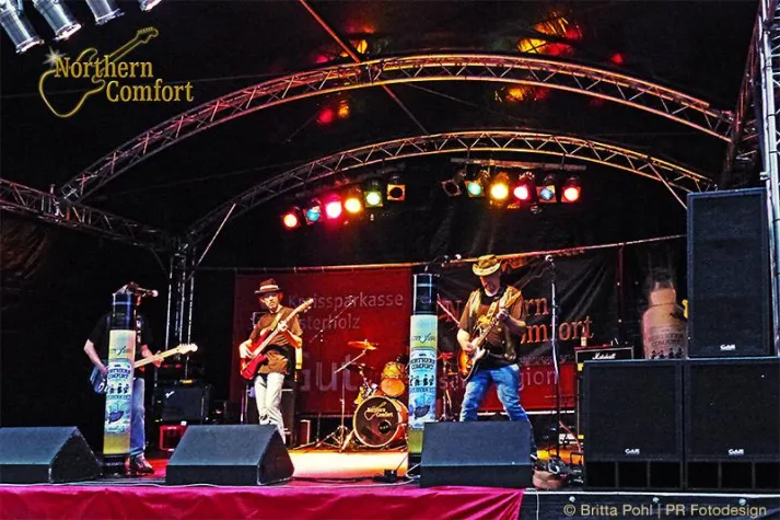 Bild: Rock Around the Grog – Northern Comfort serviert Heißgetränke zum Rock’n’Roll