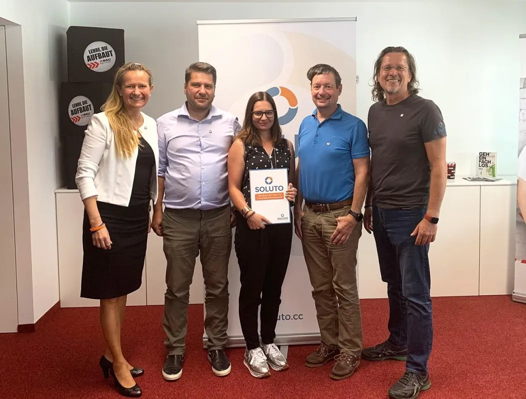 Die Objektwerkstatt als neuer SOLUTO Partner bei der Vertragsunterzeichnung.