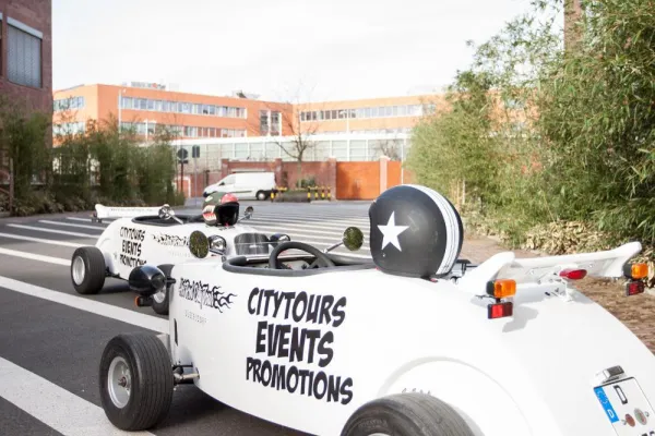 Düsseldorfs neueste Freizeitaktivität - Die HOTROD CITYTOUR Bild: Düsseldorfs neueste Freizeitaktivität - Die HOTROD CITYTOUR