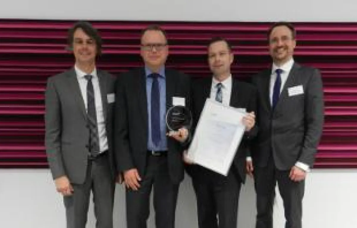 Übergabe Best Practice Award 2017 (v.l.n.r.: O. Couvigny, H. Kruft, T. Menke, D. Riss)