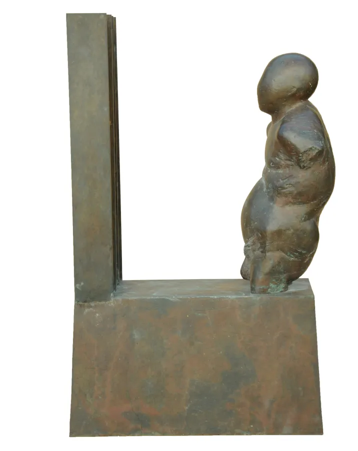 Waldemar Otto (1929-2020): Sockeltorso XIV, (vor Raster, klein), 1985, Höhe 49 cm (© Galerie Cohrs-Zirus, Worpswede)