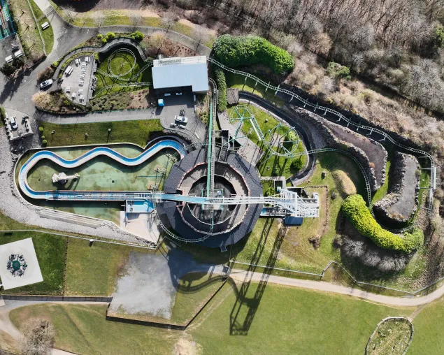 Bild: Sicherheit aus der Luft: Spektakuläre Drohnen-Inspektion der Achterbahn im Klotti Park