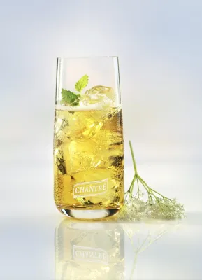 Bild: Sommercocktail für den Monat Juni - Kühle Drinks mit Freunden genießen