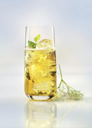Bild: Sommercocktail für den Monat Juni - Kühle Drinks mit Freunden genießen