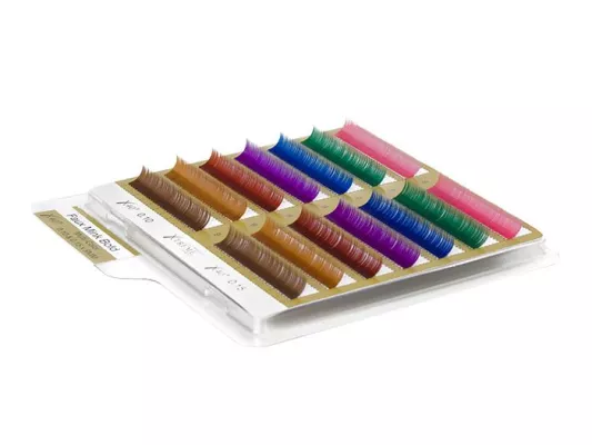 Bild: Xtreme Lashes Faux Mink Bold Color Lashes Launch
