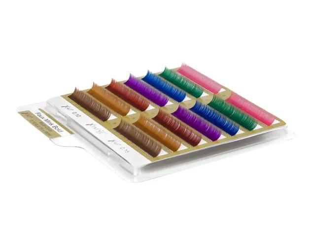 Bild: Xtreme Lashes Faux Mink Bold Color Lashes Launch