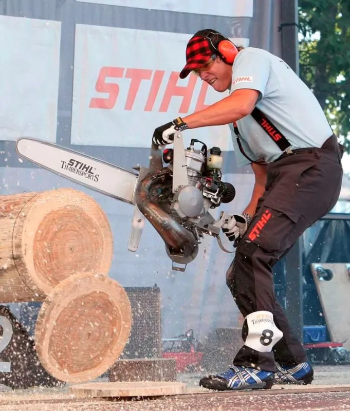 Der Deutsche Meister Robert Ebner startet beim Titelkampf der weltbesten Sportholzfäller im irischen Kilkenny. Foto: STIHL® TIMBERSPORTS® SERIES