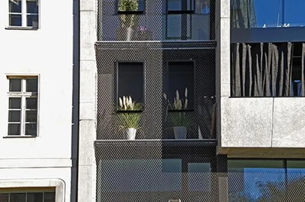 Bild: Architektonische Finesse an einem Passichaus am Berliner Engeldamm