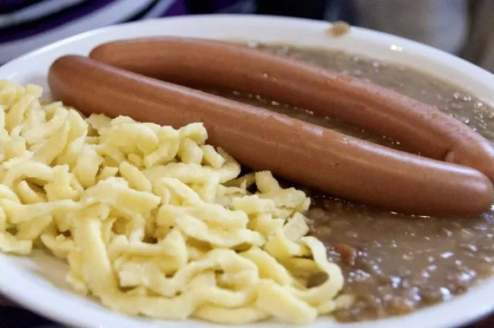 Bild: Seniorenzentrum Gustav-Schwab-Stift: Mittagessen in geselliger Runde