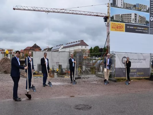 Meilenstein im "Wohnpark am Ebenberg": Spatenstich für 86 neue Wohnungen und einen Lebensmittelmarkt in Landau Bild: Meilenstein im "Wohnpark am Ebenberg": Spatenstich für 86 neue Wohnungen und einen Lebensmittelmarkt in Landau
