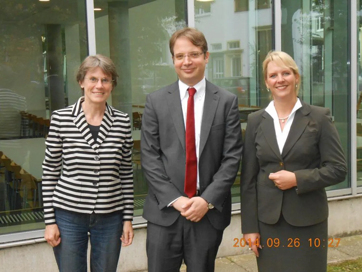 Glückliches Prüfungsende: Prüferin Prof. Schädler, Zoltán Fiala, Prüferin Dr. Kisro-Warnecke