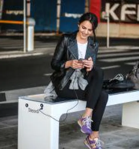 Steora Smart Bench: Viel mehr als eine einfache Bank. Bild: Steora Smart Bench: Viel mehr als eine einfache Bank.