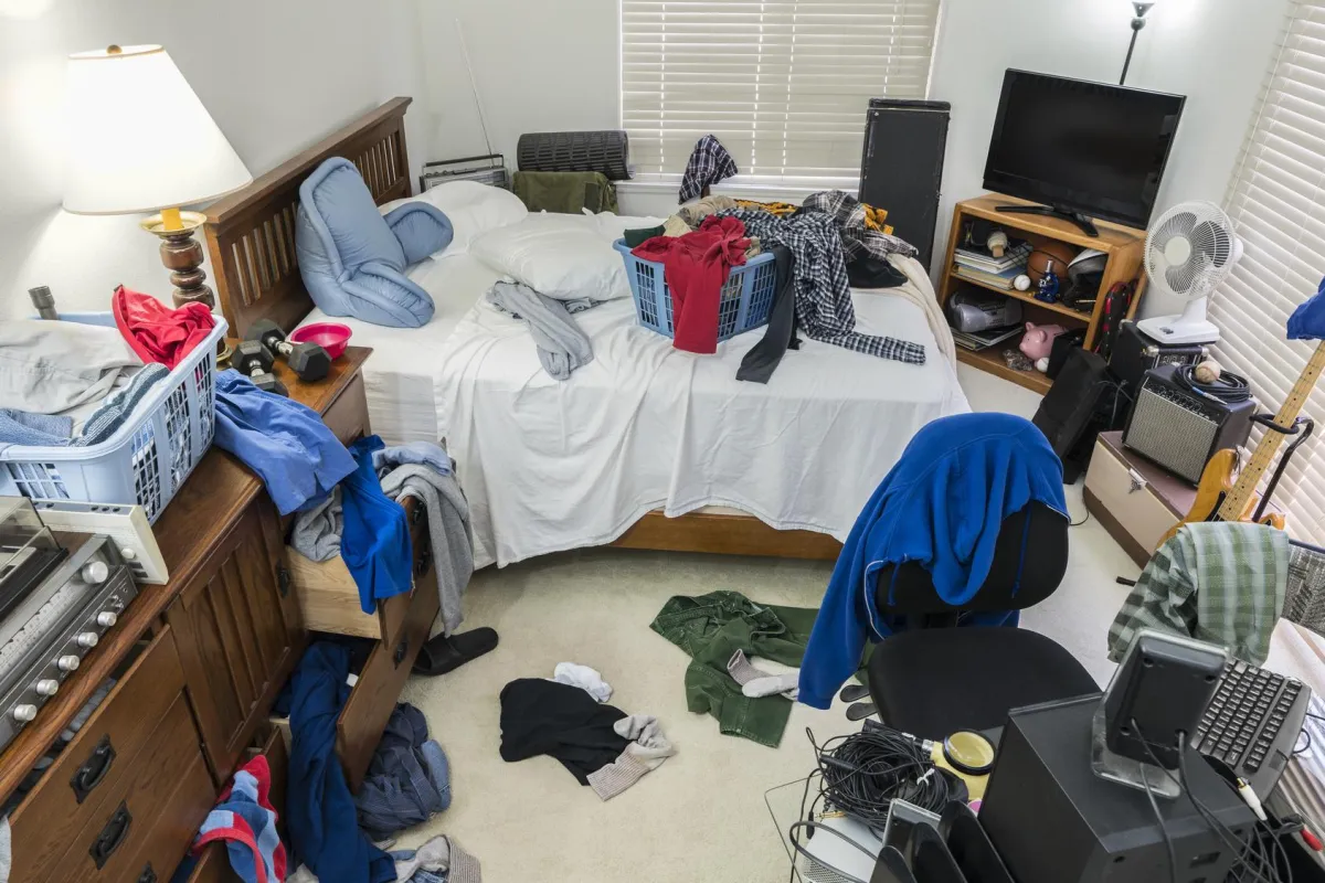 Das ist nicht der Schlafzimmer Idealfall – zu unruhig und viele Elektrogeräte.