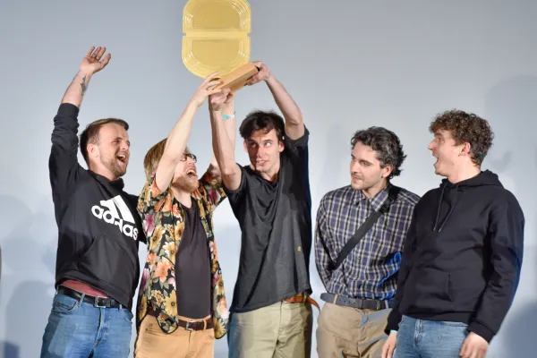 Bild: Publikumspreis der 19. Impronale geht an Us boys who go out together