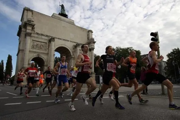 Gemeinsam zum Ziel: Erfolgsmodell „München goes Marathon“ Bild: Gemeinsam zum Ziel: Erfolgsmodell „München goes Marathon“