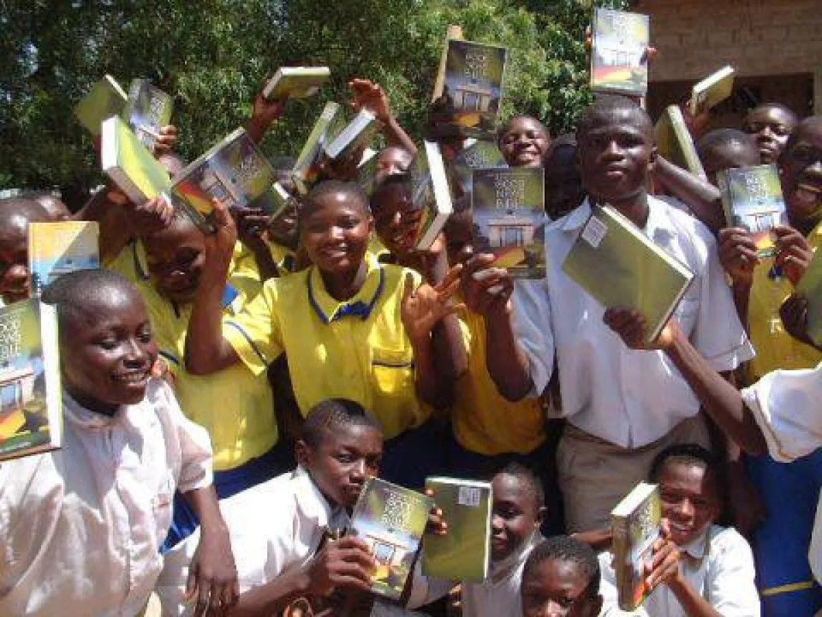 Bibeln für Schulen in Ghana / Foto: UBS