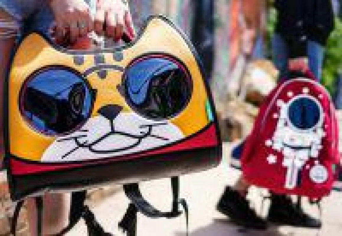 Stylishe Taschen und Rucksäcke für den Transport der Haustiere designt Petsmiling (HK) International Limited. Foto: Firma