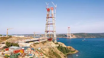 Bild: Höchste Betonbrückenpfeiler der Welt mit PERI ACS Selbstkletterschalung
