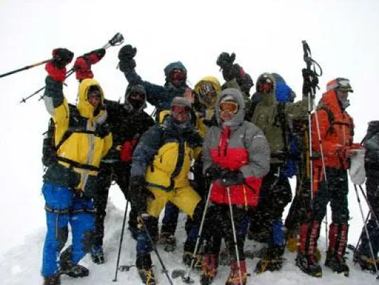 Bild: Elbrus erfolgreich erklommen - Steve Kroeger bezwingt den höchsten Gipfel Europas im ersten Anlauf