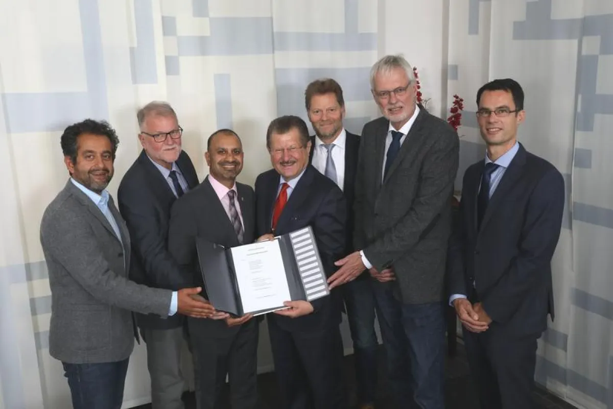 Von links: Prof. Dr. Ardeschir Ghofrani, Ulrich Jung, Prof. Dr. Joybrato Mukherjee, Dr. Walter Arnold, Prof. Dr. Dr. Friedrich Grimminger, Prof. Dr. Wolfgang Weidner, Prof. Dr. Till Acker.  (Foto: Mic