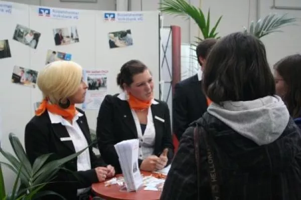 Bild: Rüsselsheimer Volksbank auch in 2011 Teilnehmer der Ausbildungsmesse