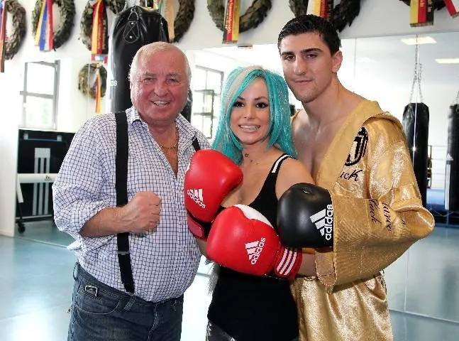 Boxweltmeister Marco Huck verteidigt seinen WM-Titel am 16. Juli Bild: Boxweltmeister Marco Huck verteidigt seinen WM-Titel am 16. Juli