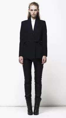 Bild: Jungdesigner Tim Labenda präsentiert seine erste Womenswear Collection „Reset“ im VOGUE Salon