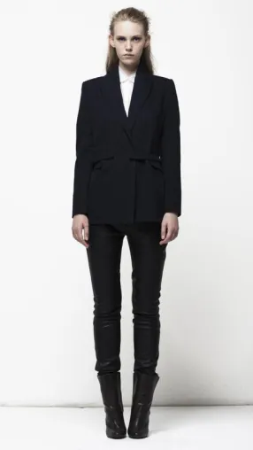Bild: Jungdesigner Tim Labenda präsentiert seine erste Womenswear Collection „Reset“ im VOGUE Salon