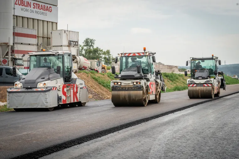KI erkennt finanzielle Risiken im Bau von Straßen und Gleisen früher Bild: KI erkennt finanzielle Risiken im Bau von Straßen und Gleisen früher