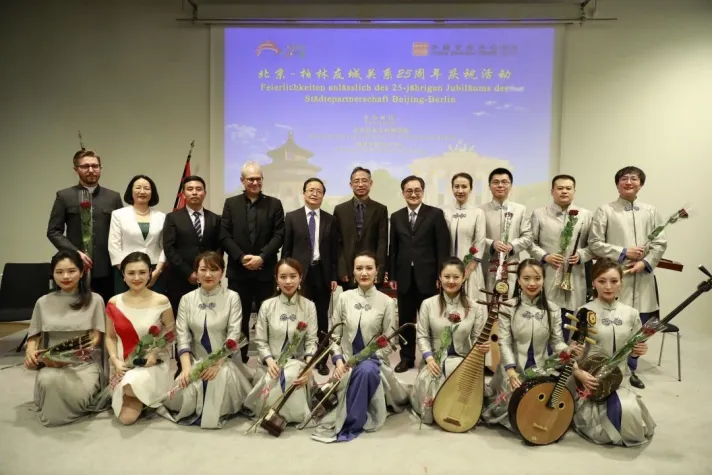 Bild: „Charming Peking“ feiert Mondfest mit dem Berliner Publikum