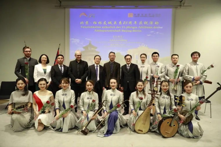 Bild: „Charming Peking“ feiert Mondfest mit dem Berliner Publikum