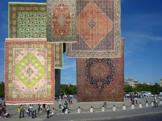 Bild: Christo verhüllt den Arc de Triomphe in Paris