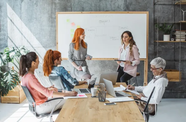 AKAD University als erste Hochschule mit Weiterbildung zum/zur Wechseljahremanager:in in DACH Bild: AKAD University als erste Hochschule mit Weiterbildung zum/zur Wechseljahremanager:in in DACH