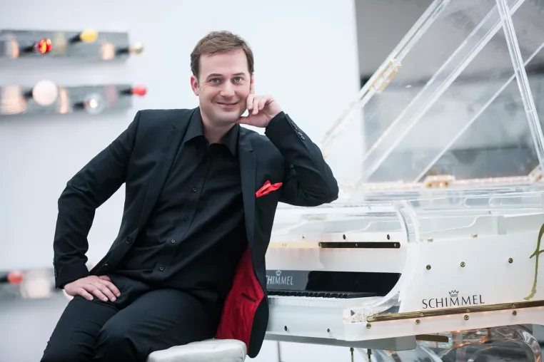 Laeiszhalle Hamburg: 13. April 2019: "Merci Udo! Hommage an Udo Jürgens" mit Michael von Zalejski Bild: Laeiszhalle Hamburg: 13. April 2019: "Merci Udo! Hommage an Udo Jürgens" mit Michael von Zalejski