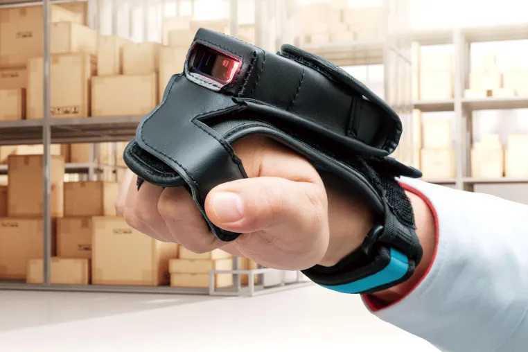 Bild: Smarter Handschuh bald neu auf dem Markt: Robuster Wearable SF1 von DENSO WAVE EUROPE