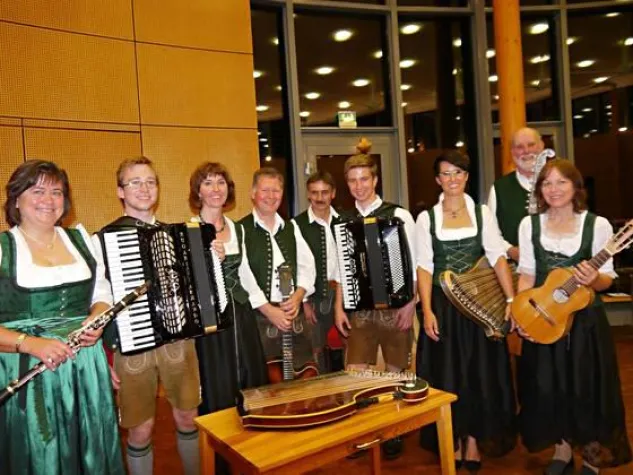 Das 'Württembayrische Freundschaftsspiel' begeistert mit Volksmusik Bild: Das 'Württembayrische Freundschaftsspiel' begeistert mit Volksmusik