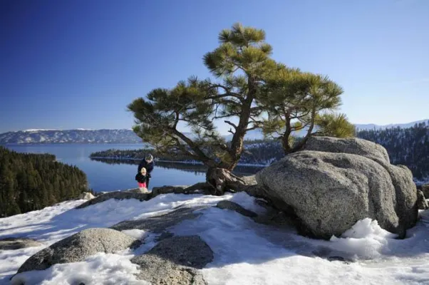 Mit Volldampf auf die Piste - Am Lake Tahoe wird ein Mississippi Schaufelraddampfer zum Ski Shuttle Bild: Mit Volldampf auf die Piste - Am Lake Tahoe wird ein Mississippi Schaufelraddampfer zum Ski Shuttle
