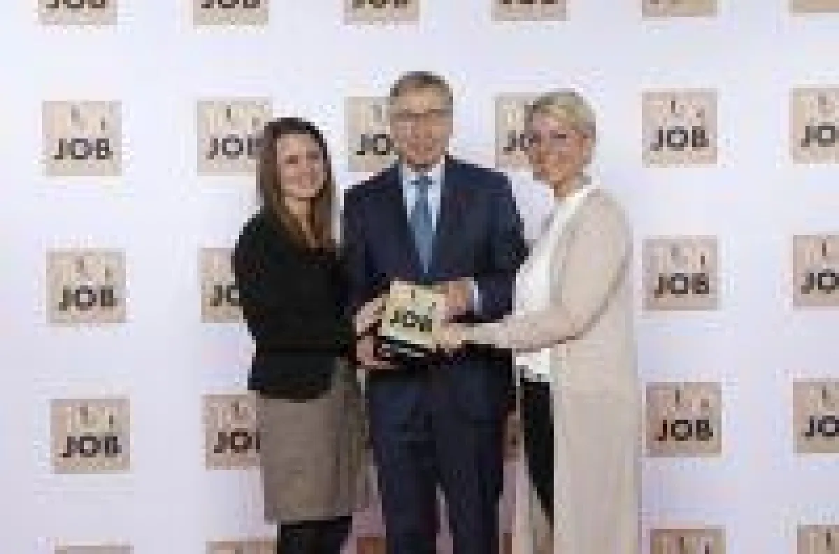 v.l.n.r.: Jessika Loock (Management Assistant, Hexad GmbH), Wolfgang Clement, Hanna-Sophie Stolze (Personalabteilung, Hexad GmbH)