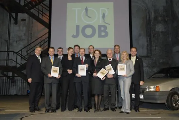 Wolfgang Clement ehrt die 100 besten Arbeitgeber Bild: Wolfgang Clement ehrt die 100 besten Arbeitgeber