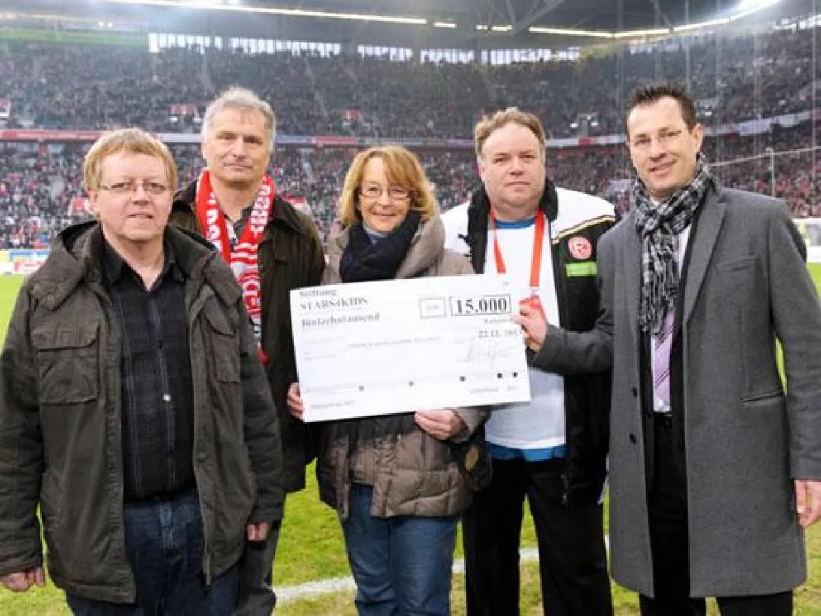 Spendenübergabe an Gabi Hänsel von der Elterninitiative