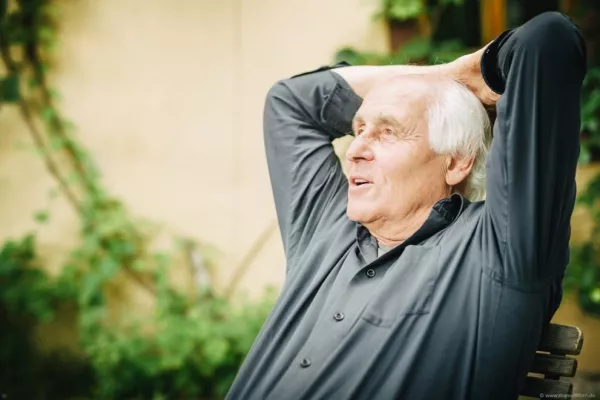 Bild: Leitfigur der Systemischen Weiterbildung übergibt die Regie der isb GmbH